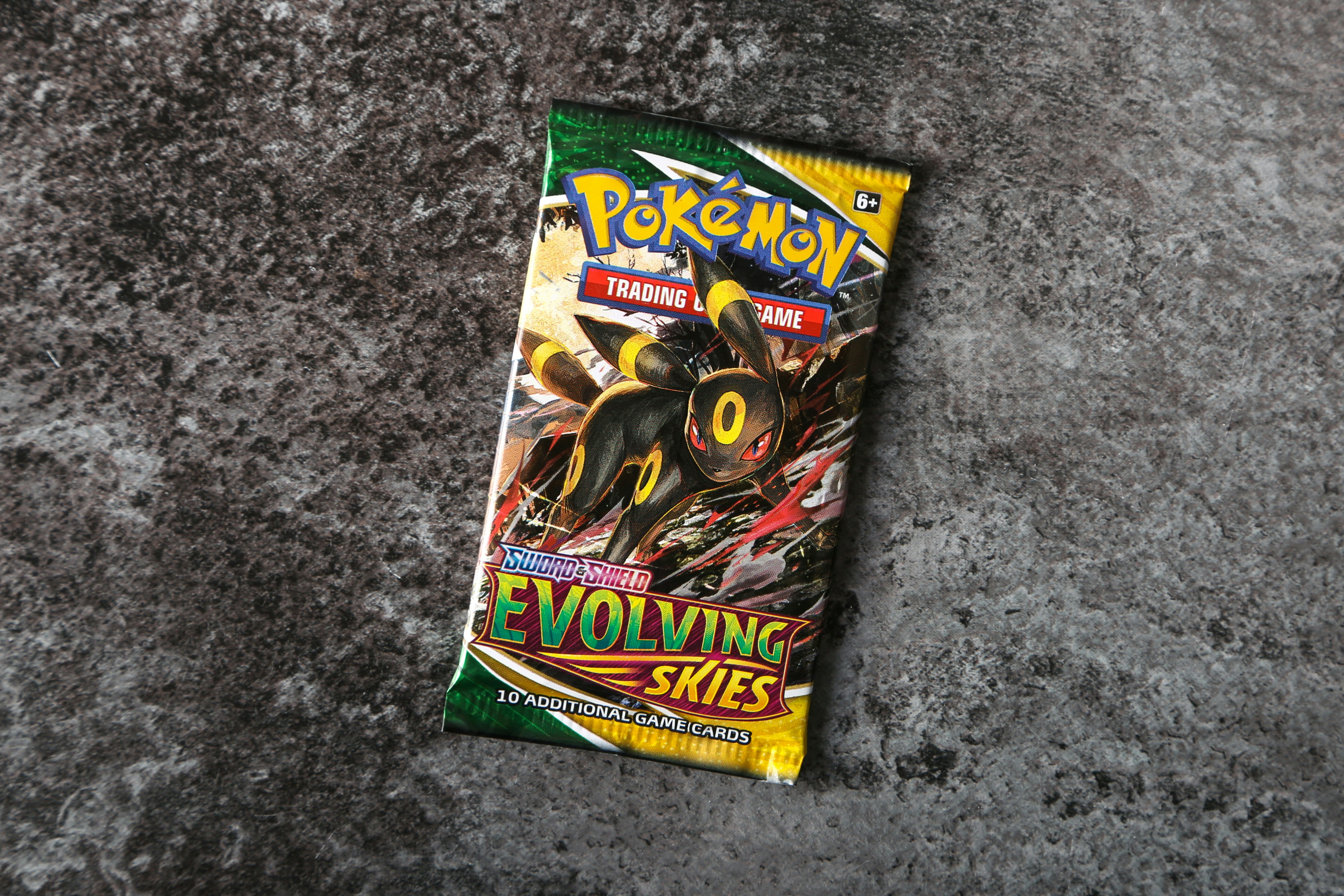 Pokémon Evolving Skies booster pack